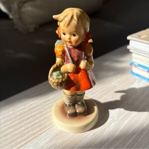 Hummel Little School Girl Goebel Pristine labeled Base. Collectors Piece